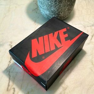 Nice pair of Jordan ones Gold toes size 11.5 barley worn but not brand new